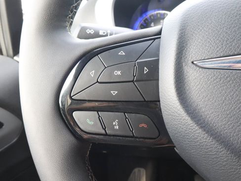 Used 2025 Chrysler Pacifica Limited FWD image 31
