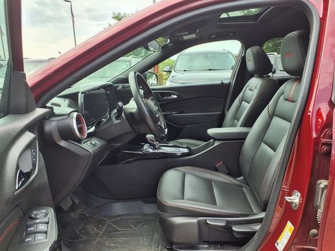 Used 2024 Chevrolet Trax RS w/ Sunroof Package FWD image 19