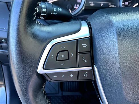 Used 2023 Toyota Highlander XLE AWD/4WD image 23