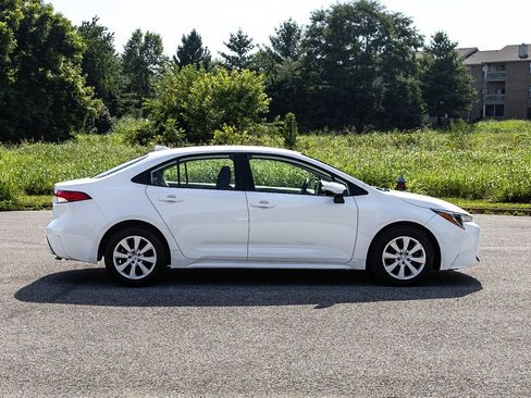 Used 2023 Toyota Corolla LE image 29