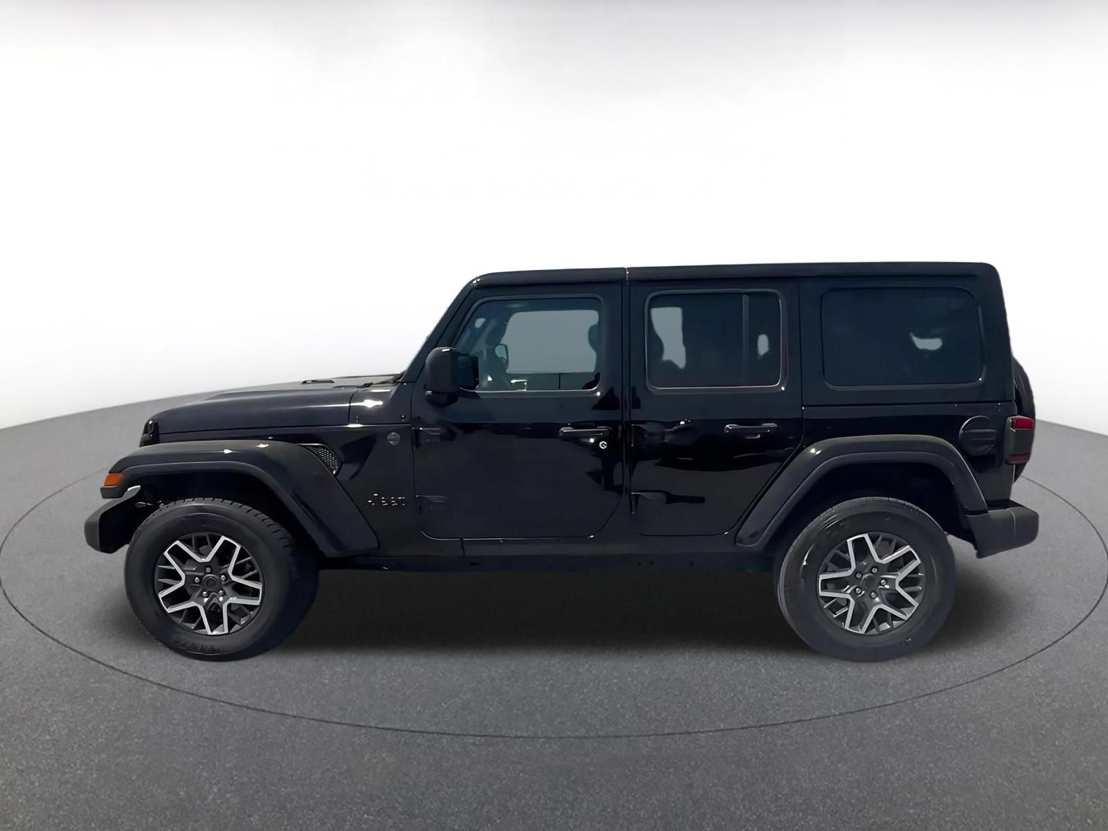 Used 2025 Jeep Wrangler Unlimited Sahara AWD/4WD image 7
