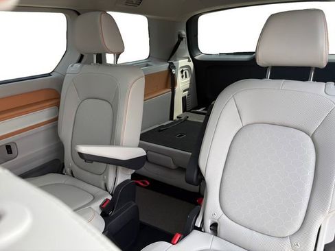 New 2025 Volkswagen ID. Buzz Pro S Plus image 13