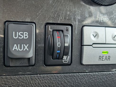 Used 2015 Toyota Sequoia Platinum image 23