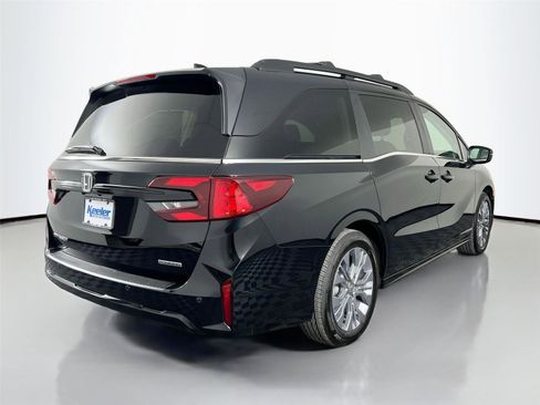 Used 2025 Honda Odyssey Touring image 6