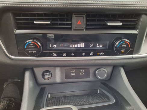 Used 2025 Nissan Rogue SV AWD/4WD image 25