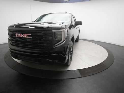 Used 2024 GMC Sierra 1500 Elevation w/ X31 Off-Road Package AWD/4WD image 12