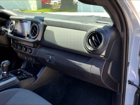 Used 2019 Toyota Tacoma TRD Off-Road image 16