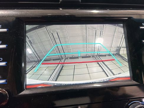 Used 2018 Toyota Camry SE image 15