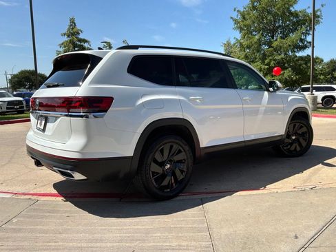 Used 2026 Volkswagen Atlas SE FWD image 6