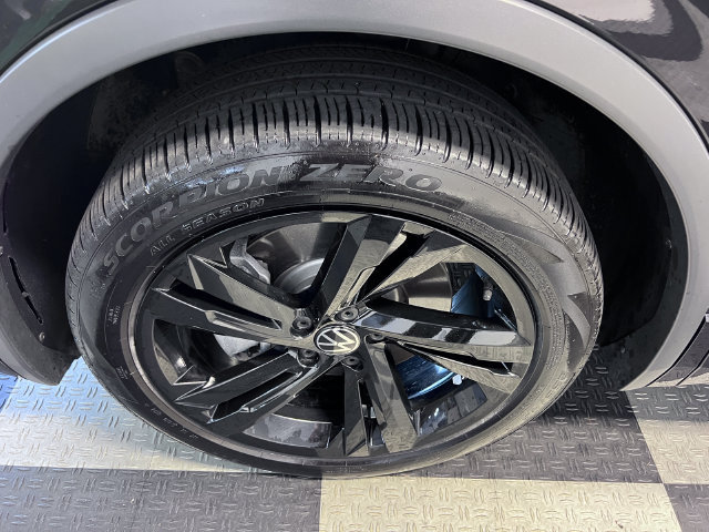 Certified 2024 Volkswagen Tiguan SE R-Line FWD image 6