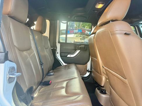Used 2013 Jeep Wrangler Unlimited Sahara w/ Connectivity Group AWD/4WD image 12