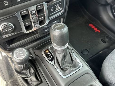 New 2025 Jeep Gladiator Sport image 23