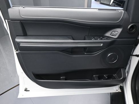 Used 2024 Ford Expedition Max XLT image 12