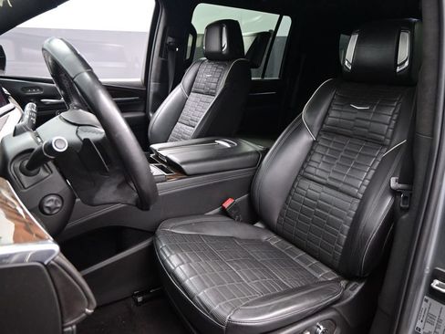 Used 2022 Cadillac Escalade ESV Sport Platinum AWD/4WD image 7