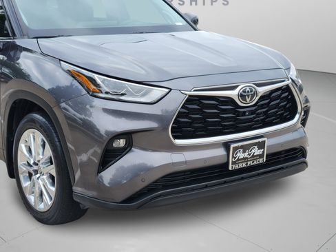 Used 2023 Toyota Highlander Limited FWD image 35