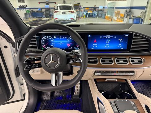 New 2026 Mercedes-Benz GLS 580 4MATIC image 20