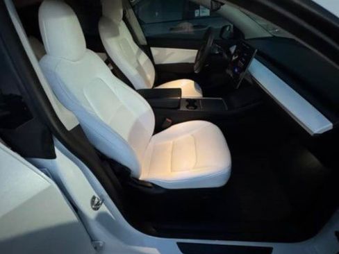 Used 2022 Tesla Model Y Long Range AWD/4WD image 3