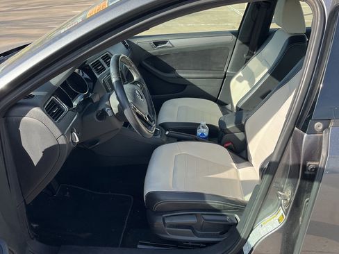 Used 2016 Volkswagen Jetta Sport image 4