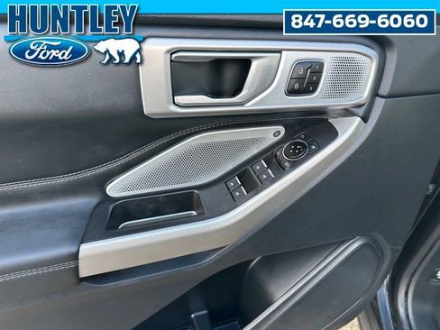 Used 2023 Ford Explorer Limited image 21