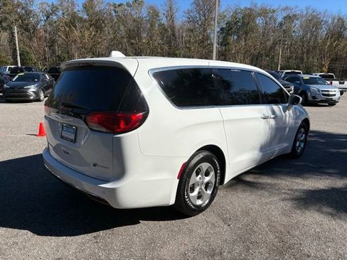 Used 2018 Chrysler Pacifica Touring Plus image 6