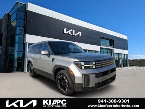 Used 2025 Hyundai Santa Fe SE image 1