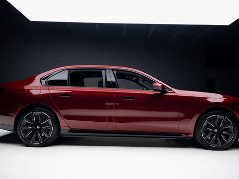 Used 2023 BMW i7 xDrive60 w/ Parking Assistance Package image 34