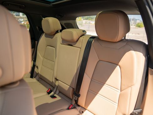 Certified 2022 Porsche Cayenne AWD/4WD image 23