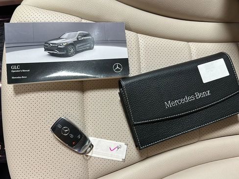 Used 2022 Mercedes-Benz GLC 300 GLC 300 4MATIC Sport Utility 4 image 30