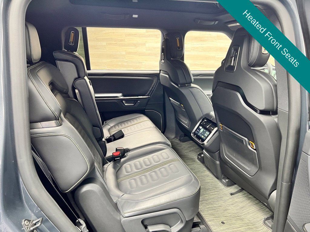 Used 2025 Rivian R1S Adventure Dual AWD/4WD image 17