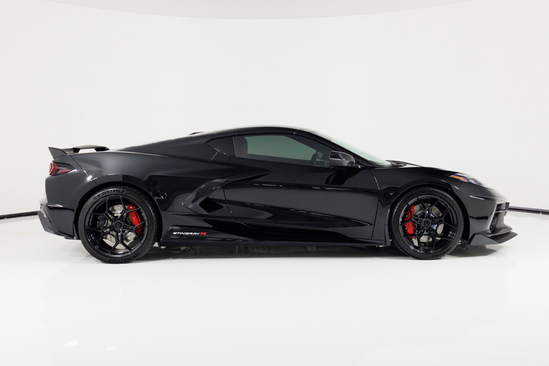 Used 2024 Chevrolet Corvette Stingray Premium Cpe w/ Z51 Performance Package RWD image 2