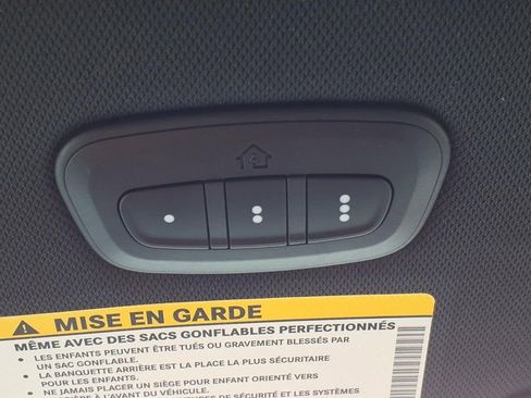 Used 2025 Chrysler Pacifica Select FWD image 29