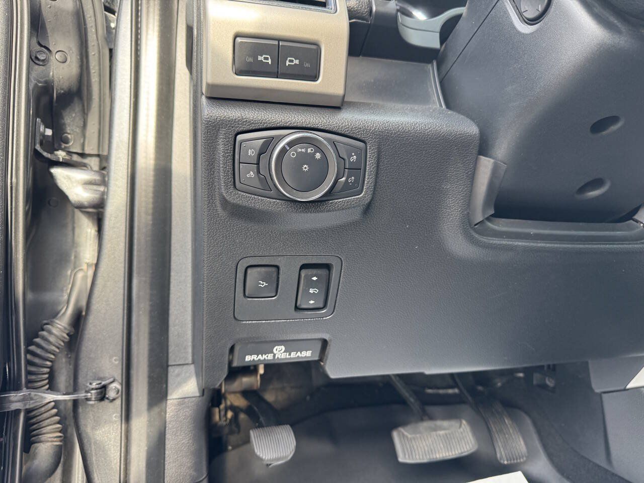 Used 2020 Ford F350 Lariat w/ Lariat Ultimate Package AWD/4WD image 9