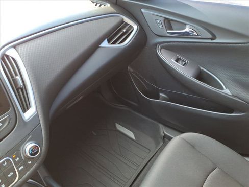 Used 2022 Chevrolet Malibu LT image 30