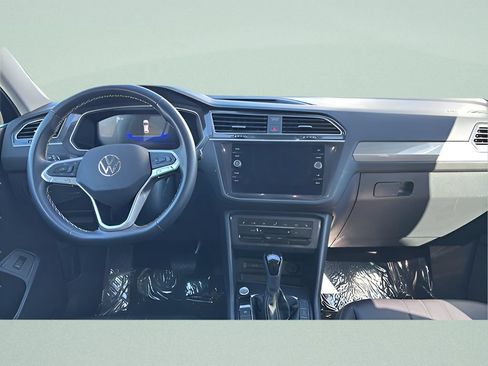 Used 2024 Volkswagen Tiguan SE AWD/4WD image 35