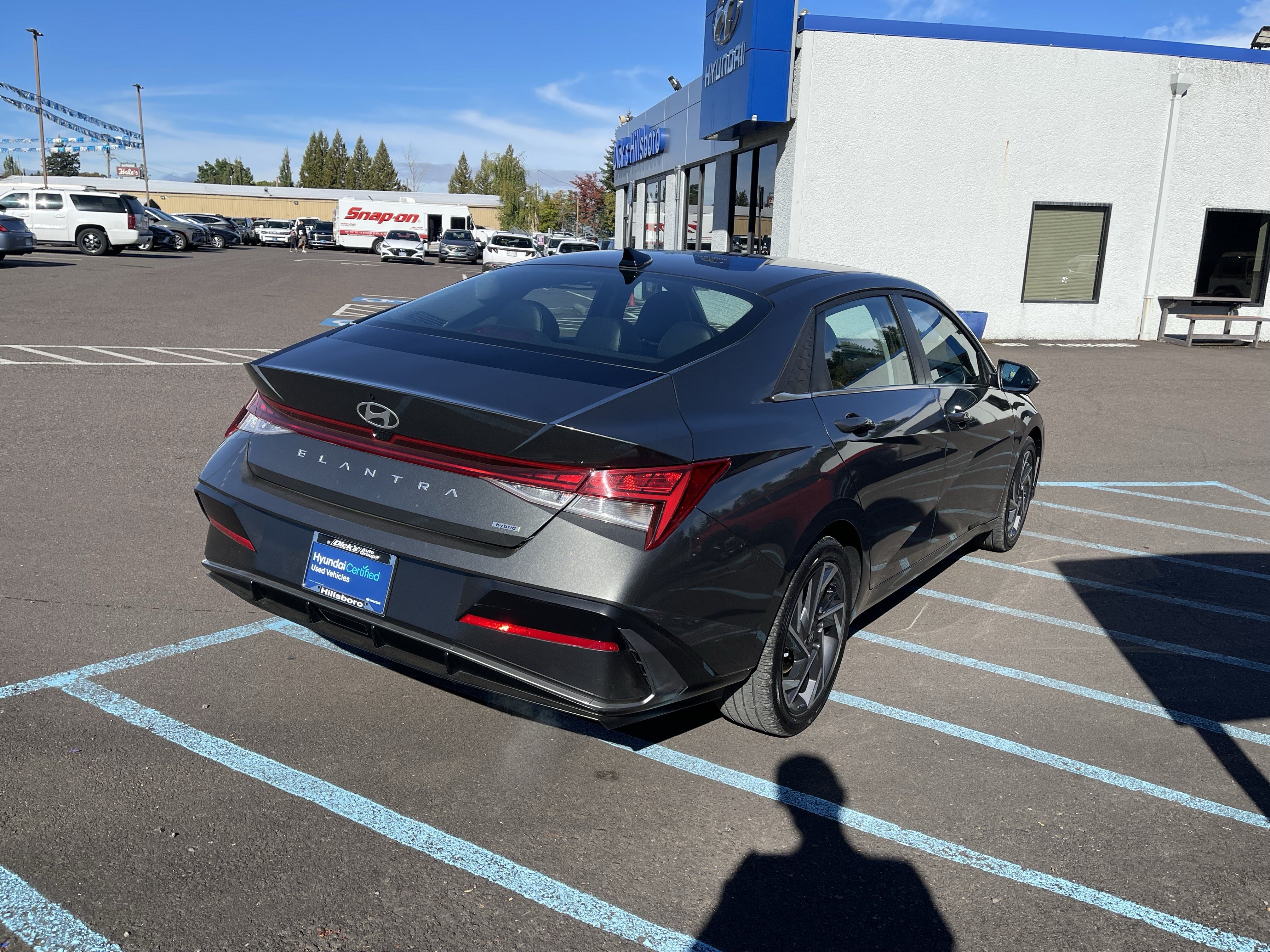 Certified 2025 Hyundai Elantra Limited FWD image 5