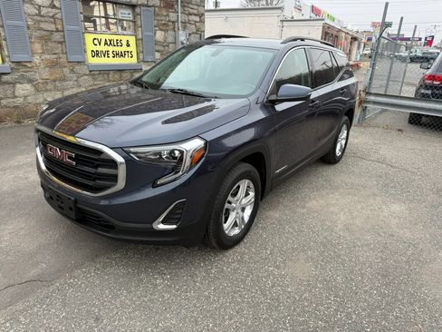 Used 2019 GMC Terrain SLE w/ Driver Convenience Package image 2