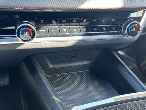 Used 2025 Chevrolet Equinox RS w/ Convenience Package III image 17