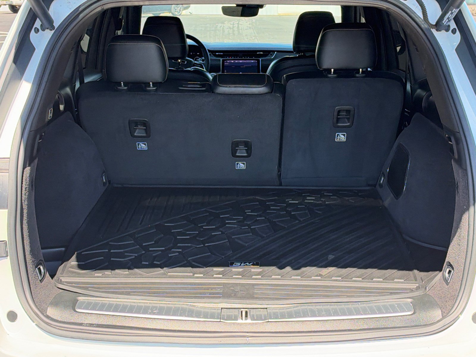 Used 2023 Jeep Grand Cherokee Overland AWD/4WD image 18