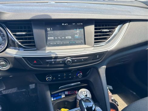 Used 2018 Buick Regal Preferred w/ Driver Confidence Package #1 FWD image 11