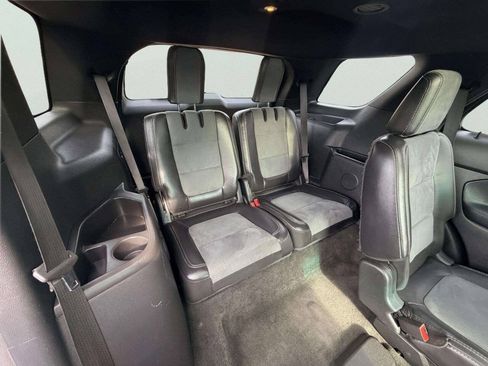 Used 2015 Ford Explorer XLT w/ Equipment Group 202A AWD/4WD image 28