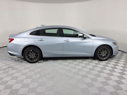 Used 2017 Chevrolet Malibu LT FWD image 8