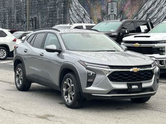 Used 2025 Chevrolet Trax LT FWD video 1