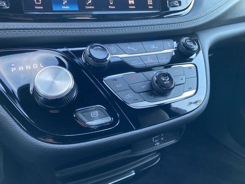 New 2026 Chrysler Pacifica Select image 33