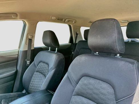 Used 2024 Nissan Pathfinder S FWD image 11