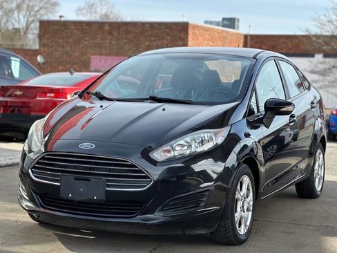 Used 2015 Ford Fiesta SE image 3