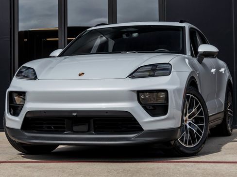 New 2026 Porsche Macan 4 Electric image 1