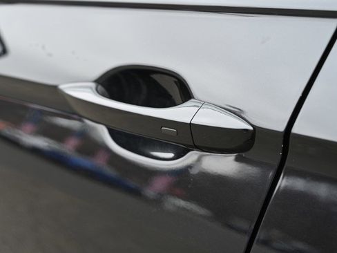 Used 2024 Volkswagen Tiguan SE image 9