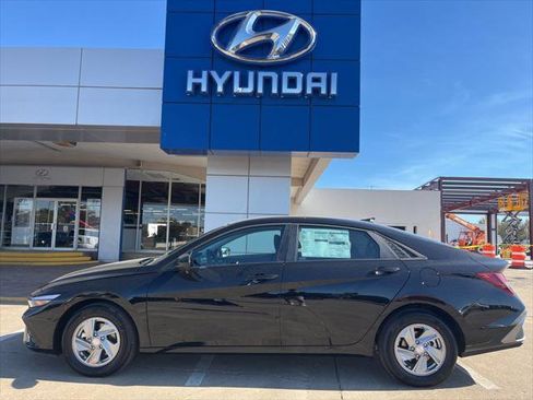 New 2025 Hyundai Elantra SE image 1