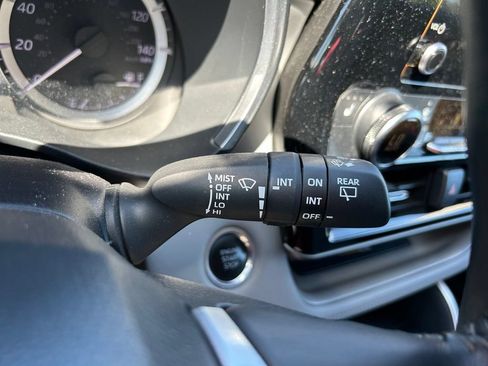 Used 2024 Toyota Highlander XLE FWD image 23