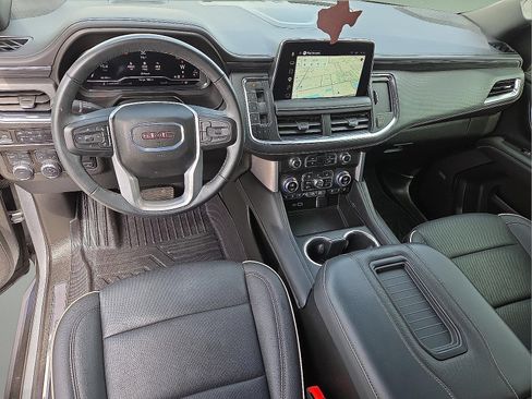 Certified 2024 GMC Yukon SLT w/ SLT Luxury Package AWD/4WD image 6
